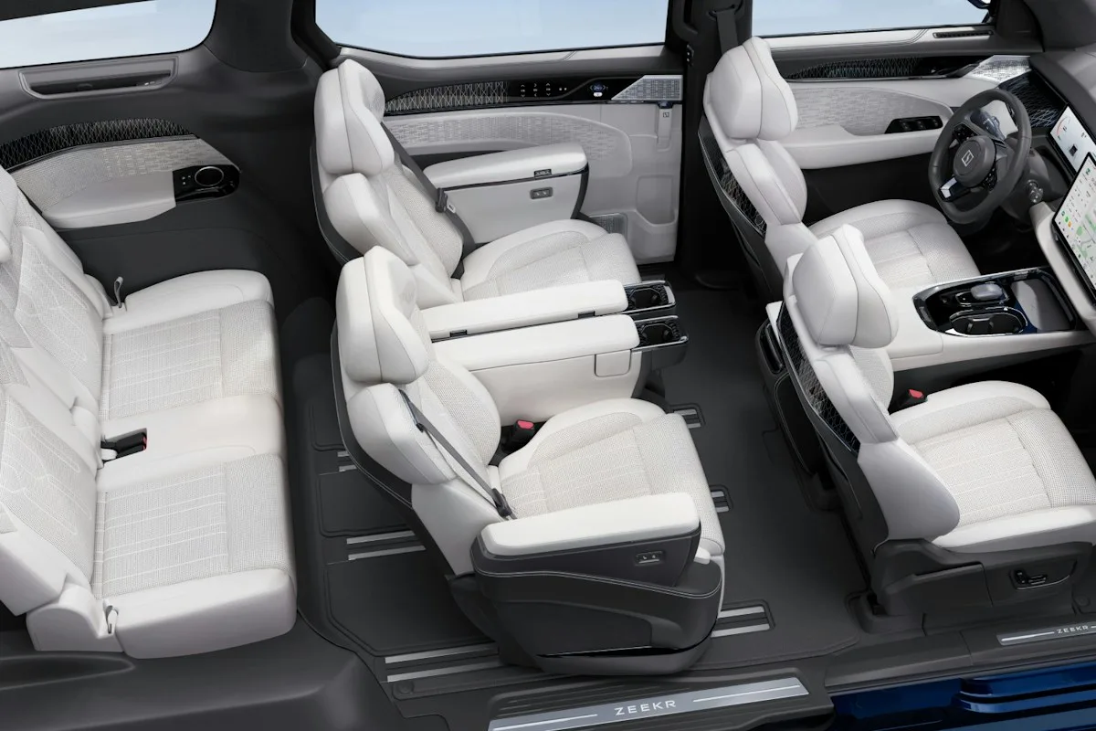 Компоновка салона автомобиля Zeekr 009